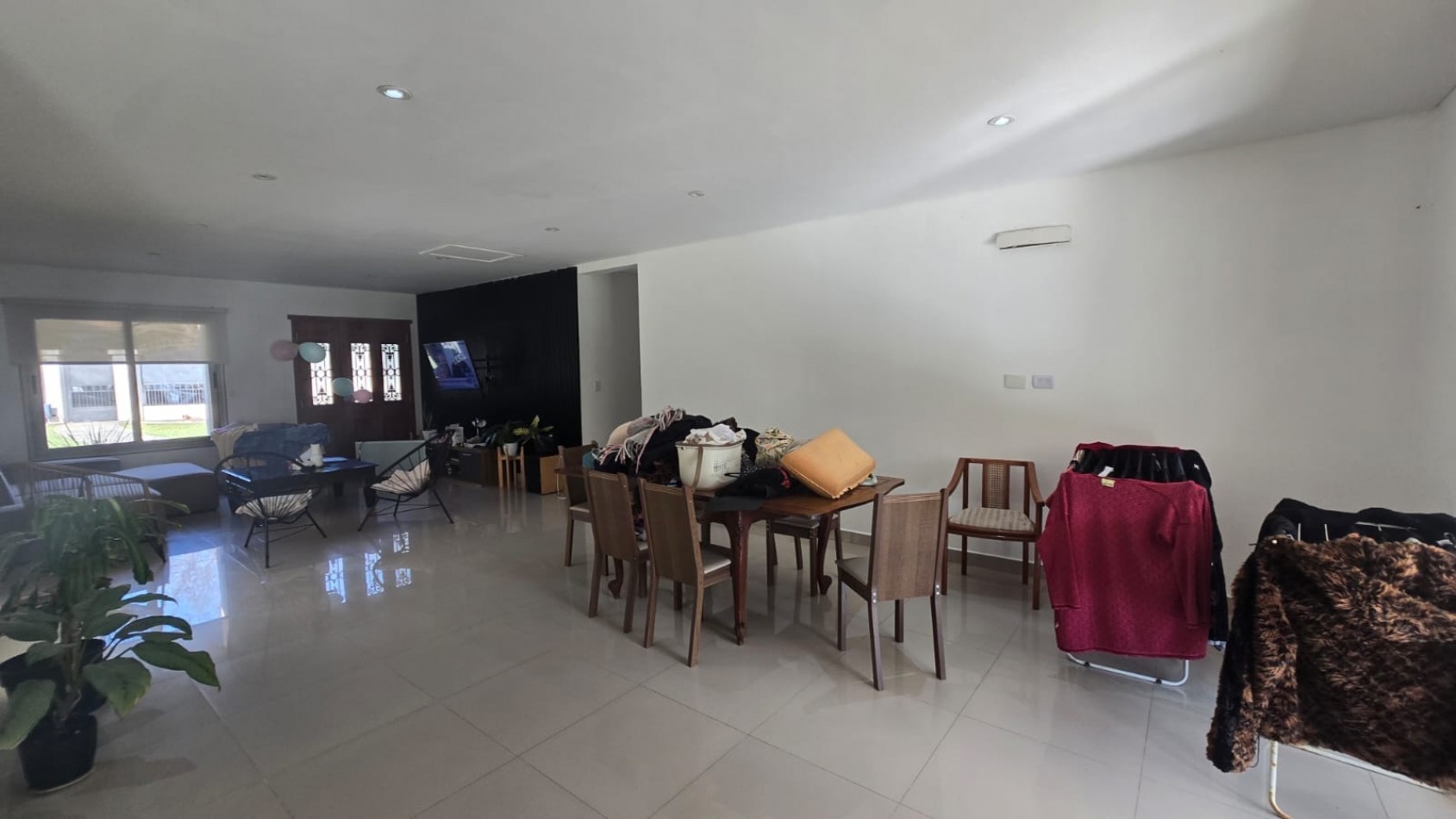 CASA 4 AMB. C/ PARQUE PISCINA QUINCHO Y ENTRADA P/ AUTOS, BARRIO EL CORTIJO