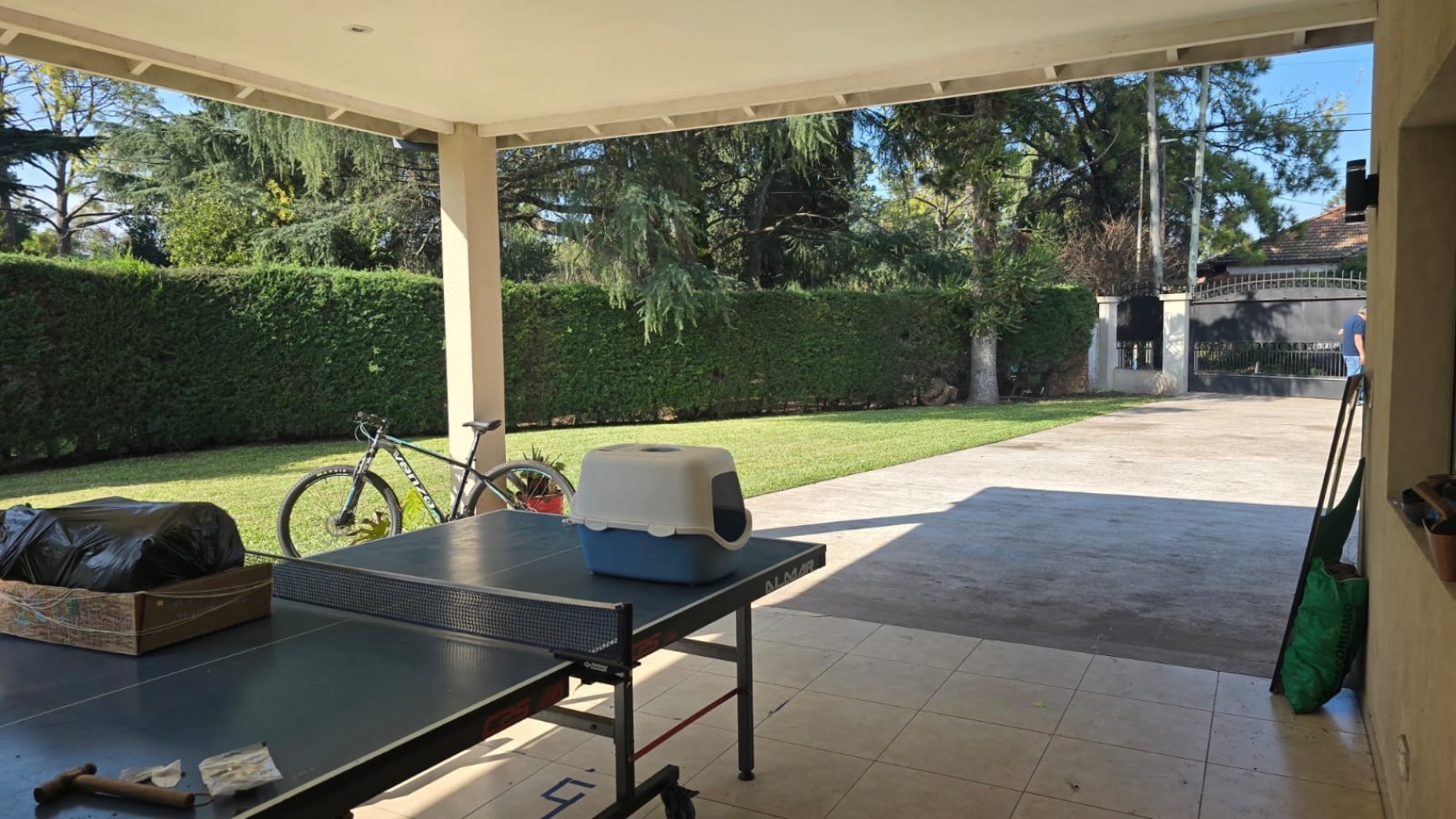 CASA 4 AMB. C/ PARQUE PISCINA QUINCHO Y ENTRADA P/ AUTOS, BARRIO EL CORTIJO