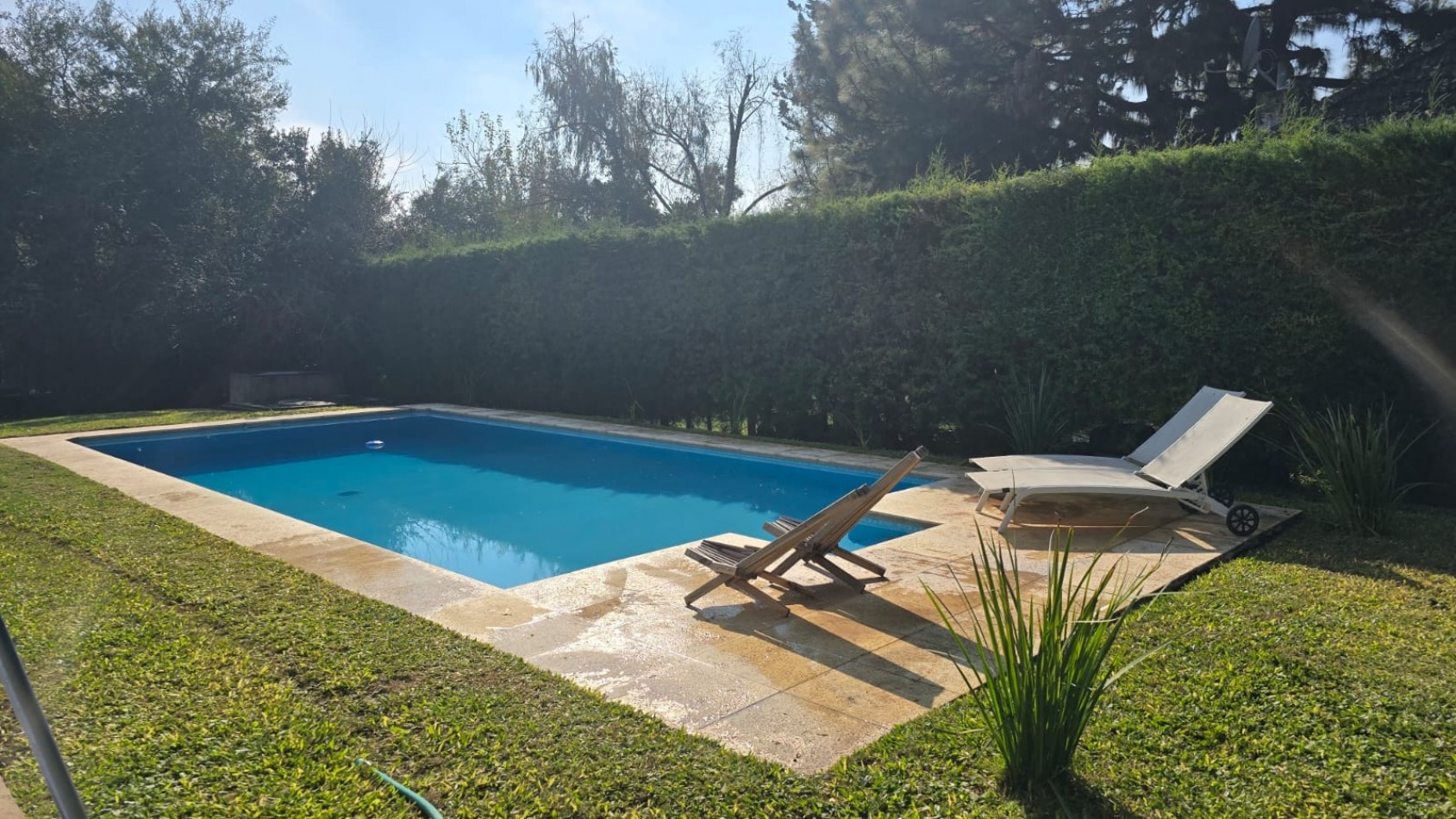 CASA 4 AMB. C/ PARQUE PISCINA QUINCHO Y ENTRADA P/ AUTOS, BARRIO EL CORTIJO