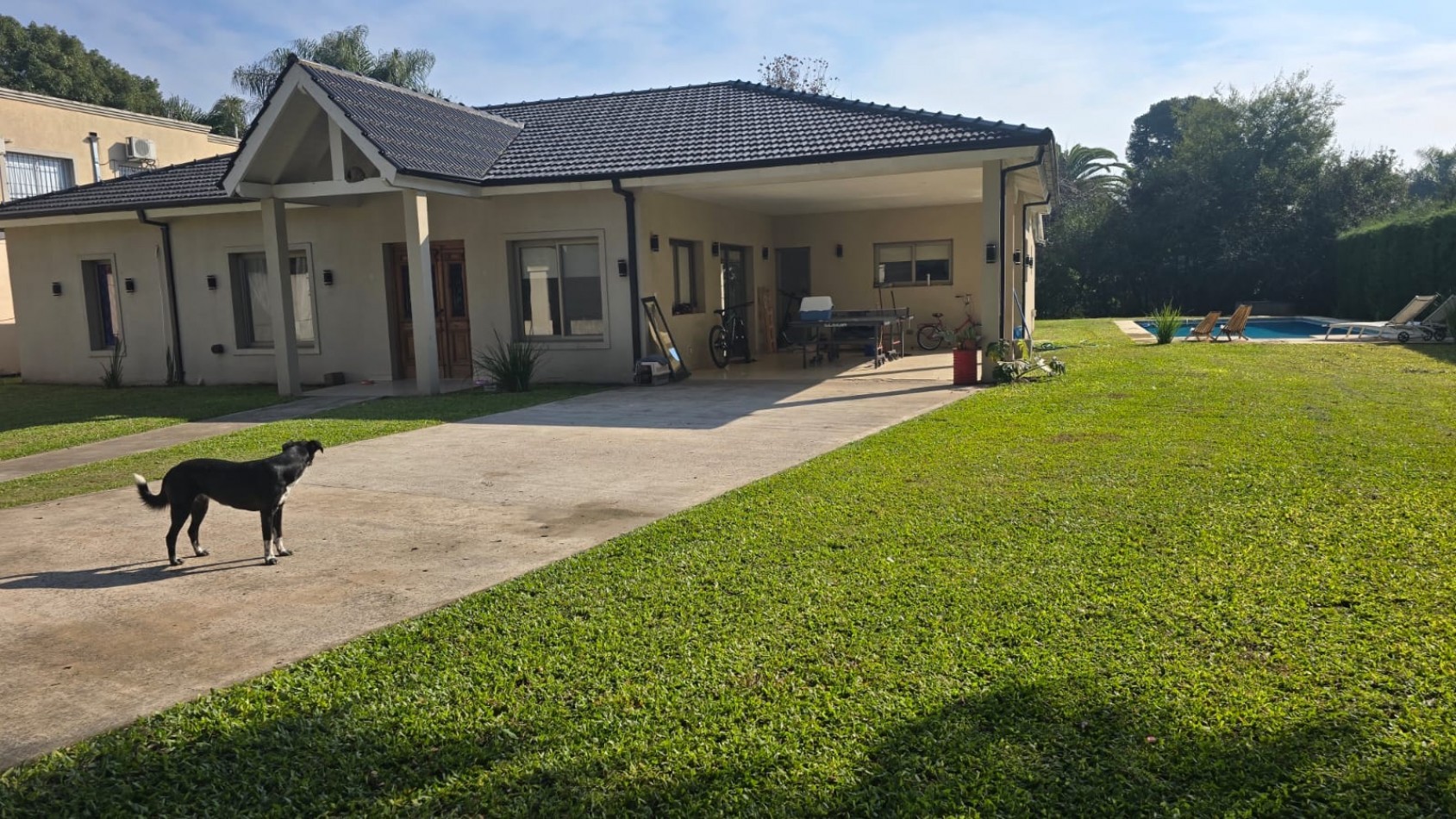 CASA 4 AMB. C/ PARQUE PISCINA QUINCHO Y ENTRADA P/ AUTOS, BARRIO EL CORTIJO