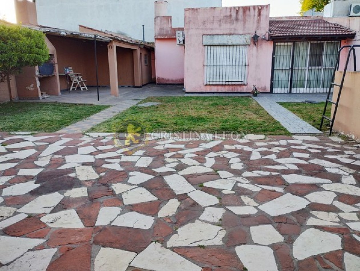 CASA AMERICANA  3 AMB. c/ PATIO Y COCHERA