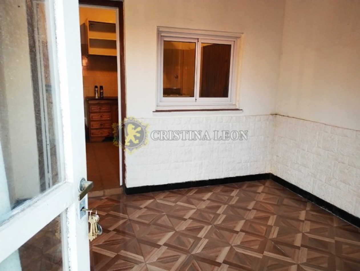 CASA AMERICANA  3 AMB. c/ PATIO Y COCHERA