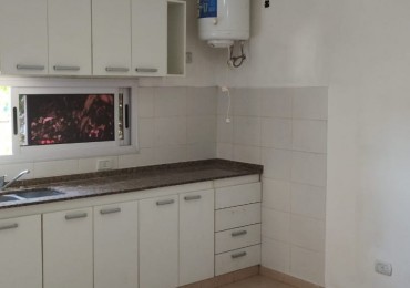DEPARTAMENTO DE 2 AMBIENTES C/ BALCON Y COCHERA