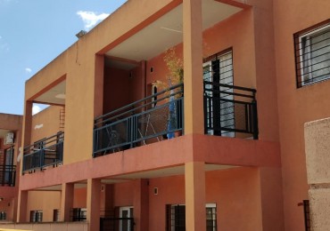 DEPARTAMENTO   3 AMB.  PLANTA BAJA C/JARDIN Y COCHERA (COMPLEJO CERRADO)