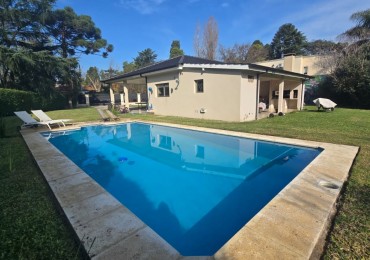 CASA 4 AMB. C/ PARQUE PISCINA QUINCHO Y ENTRADA P/ AUTOS, BARRIO EL CORTIJO