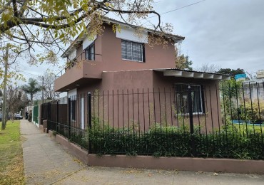 CASA 3 AMB. 2 PLANTAS C/ PARQUE Y ENTRADA DE AUTO